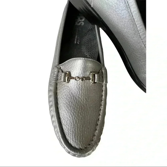 SAS METALLIC SILVER LOAFERS!! Size 8!! GREAT WORK SHOE MADE FOR COMFORT!! - Picture 4 of 9